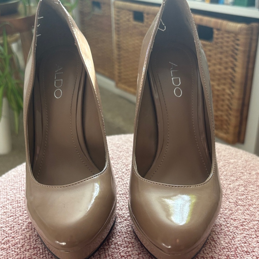 Aldo Women's Classic taupe Heels